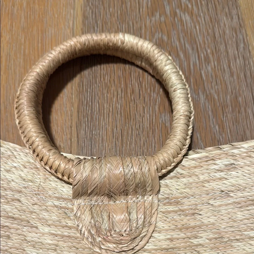 Handmade woven natural straw Tote Bag with round handle